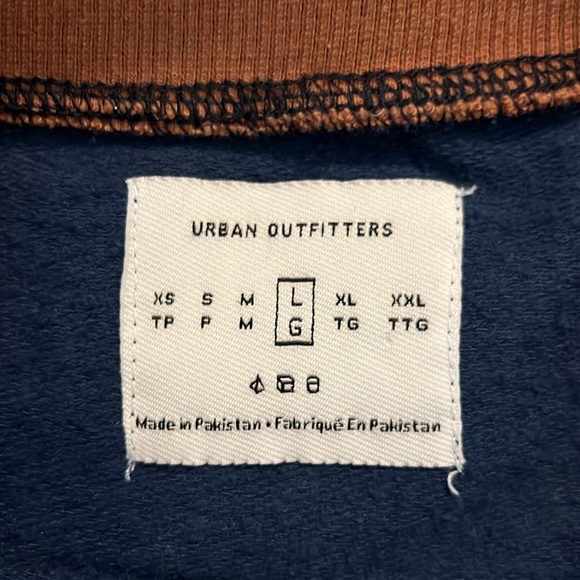 Urban Outfitters Crewneck Pullover / Size Large - Picture 2 of 3